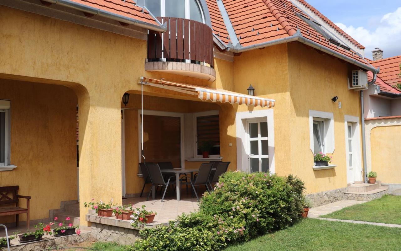 B6 Apartman Veszprém Esterno foto